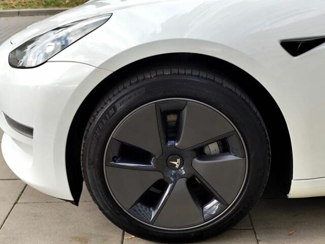 Белый Тесла Модель 3, объемом двигателя 0 л и пробегом 95 тыс. км за 13500 $, фото 5 на Automoto.ua