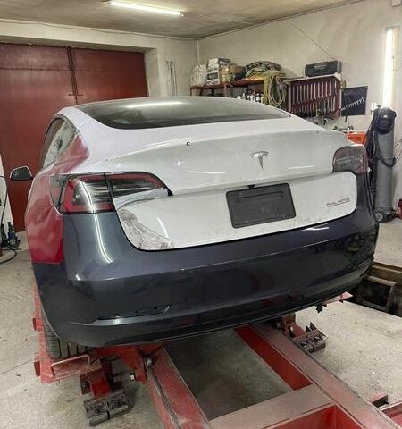 Белый Тесла Модель 3, объемом двигателя 0 л и пробегом 60 тыс. км за 23950 $, фото 19 на Automoto.ua