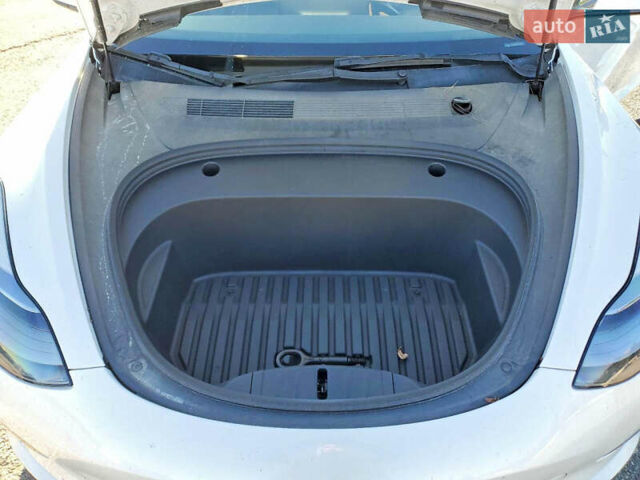 Білий Тесла Модель 3, об'ємом двигуна 0 л та пробігом 88 тис. км за 12700 $, фото 10 на Automoto.ua