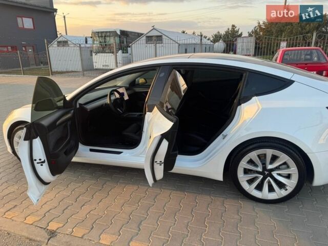 Белый Тесла Модель 3, объемом двигателя 0 л и пробегом 80 тыс. км за 18499 $, фото 14 на Automoto.ua