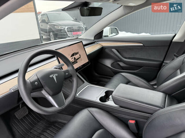 Белый Тесла Модель 3, объемом двигателя 0 л и пробегом 30 тыс. км за 19900 $, фото 44 на Automoto.ua