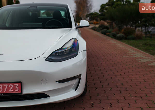 Белый Тесла Модель 3, объемом двигателя 0 л и пробегом 5 тыс. км за 27500 $, фото 1 на Automoto.ua