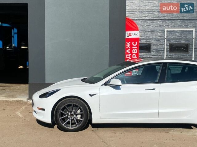 Белый Тесла Модель 3, объемом двигателя 0 л и пробегом 33 тыс. км за 22000 $, фото 4 на Automoto.ua