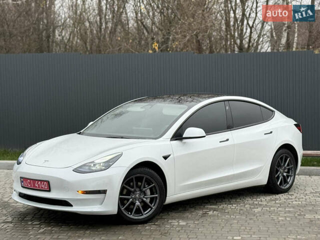 Білий Тесла Модель 3, об'ємом двигуна 0 л та пробігом 70 тис. км за 19999 $, фото 10 на Automoto.ua