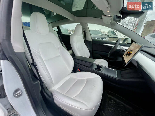 Білий Тесла Модель 3, об'ємом двигуна 0 л та пробігом 76 тис. км за 18800 $, фото 23 на Automoto.ua