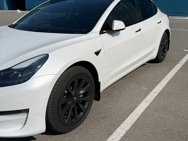 Белый Тесла Модель 3, объемом двигателя 0 л и пробегом 57 тыс. км за 21500 $, фото 4 на Automoto.ua