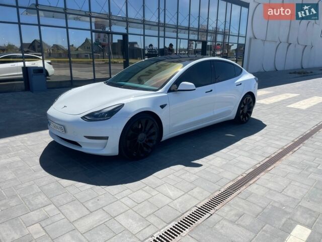 Білий Тесла Модель 3, об'ємом двигуна 0 л та пробігом 88 тис. км за 22750 $, фото 2 на Automoto.ua