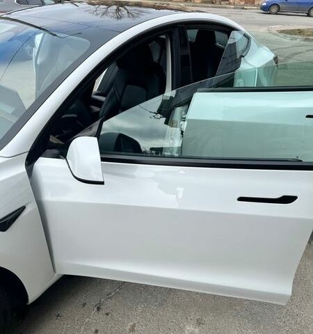 Белый Тесла Модель 3, объемом двигателя 0 л и пробегом 23 тыс. км за 21500 $, фото 2 на Automoto.ua