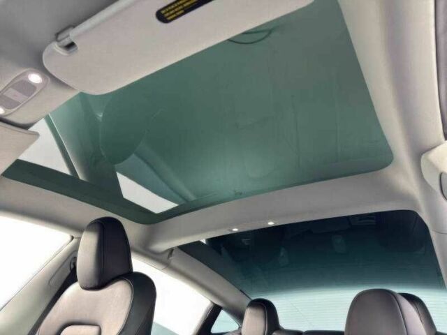 Білий Тесла Модель 3, об'ємом двигуна 0 л та пробігом 10 тис. км за 11000 $, фото 10 на Automoto.ua