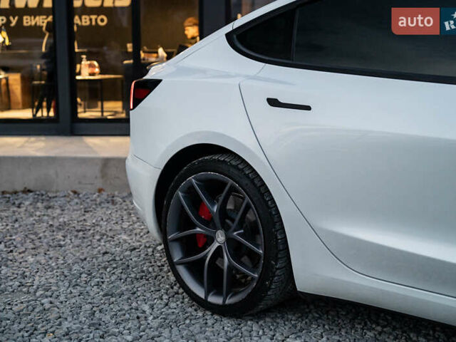 Белый Тесла Модель 3, объемом двигателя 0 л и пробегом 53 тыс. км за 27500 $, фото 8 на Automoto.ua