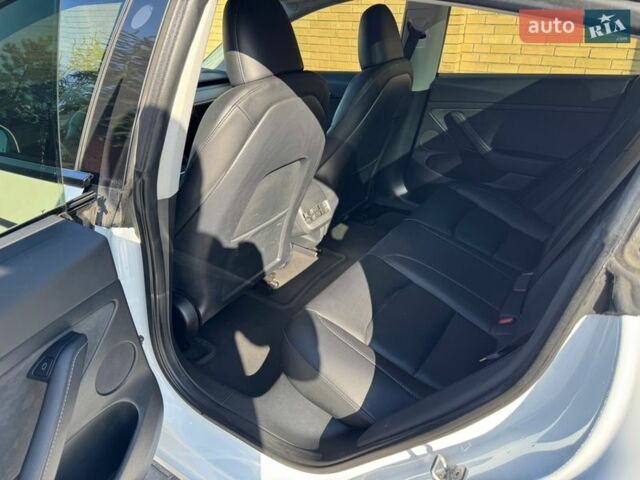 Білий Тесла Модель 3, об'ємом двигуна 0 л та пробігом 55 тис. км за 21000 $, фото 17 на Automoto.ua