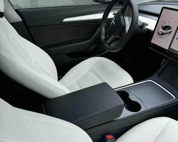 Белый Тесла Модель 3, объемом двигателя 0 л и пробегом 28 тыс. км за 28900 $, фото 10 на Automoto.ua