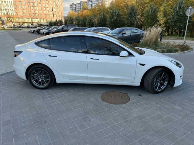 Білий Тесла Модель 3, об'ємом двигуна 0 л та пробігом 52 тис. км за 20300 $, фото 5 на Automoto.ua
