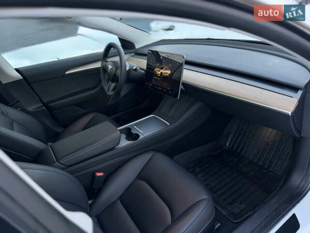 Белый Тесла Модель 3, объемом двигателя 0 л и пробегом 34 тыс. км за 23500 $, фото 8 на Automoto.ua