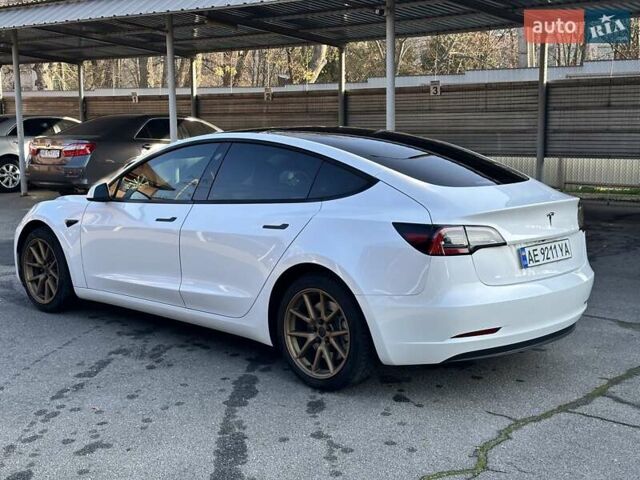 Белый Тесла Модель 3, объемом двигателя 0 л и пробегом 64 тыс. км за 20999 $, фото 4 на Automoto.ua