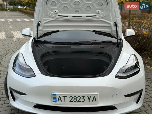 Белый Тесла Модель 3, объемом двигателя 0 л и пробегом 33 тыс. км за 24999 $, фото 20 на Automoto.ua