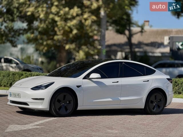Білий Тесла Модель 3, об'ємом двигуна 0 л та пробігом 65 тис. км за 23900 $, фото 6 на Automoto.ua