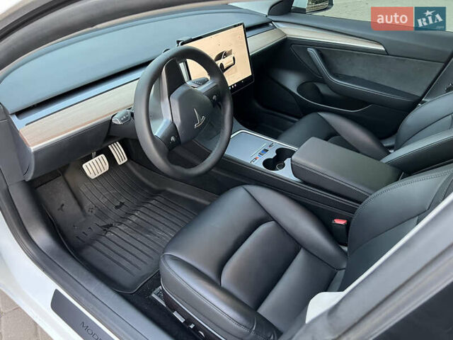 Белый Тесла Модель 3, объемом двигателя 0 л и пробегом 30 тыс. км за 28000 $, фото 9 на Automoto.ua