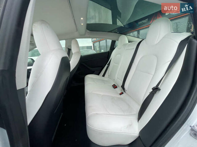 Білий Тесла Модель 3, об'ємом двигуна 0 л та пробігом 76 тис. км за 18800 $, фото 20 на Automoto.ua
