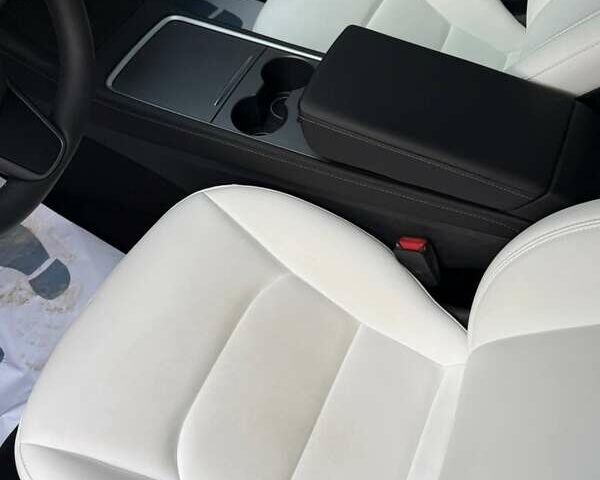 Белый Тесла Модель 3, объемом двигателя 0 л и пробегом 12 тыс. км за 21500 $, фото 8 на Automoto.ua