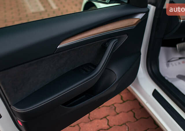 Белый Тесла Модель 3, объемом двигателя 0 л и пробегом 5 тыс. км за 27500 $, фото 48 на Automoto.ua