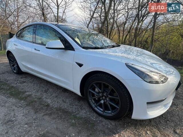 Белый Тесла Модель 3, объемом двигателя 0 л и пробегом 93 тыс. км за 19000 $, фото 2 на Automoto.ua