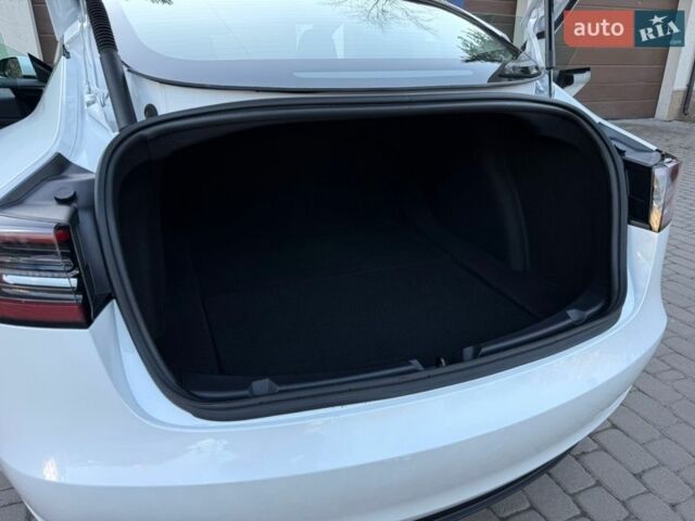 Белый Тесла Модель 3, объемом двигателя 0 л и пробегом 34 тыс. км за 18900 $, фото 53 на Automoto.ua