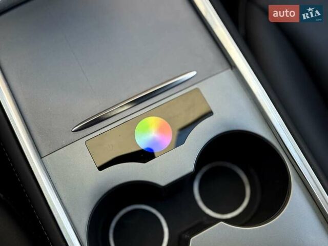 Белый Тесла Модель 3, объемом двигателя 0 л и пробегом 35 тыс. км за 27999 $, фото 24 на Automoto.ua