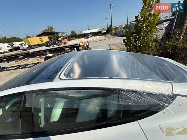 Белый Тесла Модель 3, объемом двигателя 0 л и пробегом 27 тыс. км за 15900 $, фото 12 на Automoto.ua