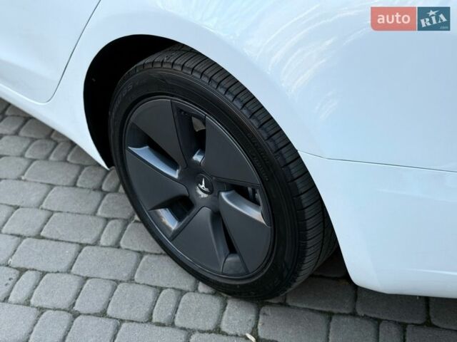 Белый Тесла Модель 3, объемом двигателя 0 л и пробегом 34 тыс. км за 18900 $, фото 10 на Automoto.ua