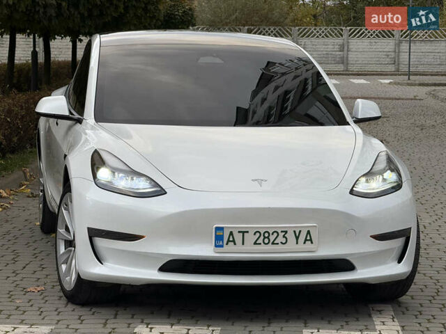 Белый Тесла Модель 3, объемом двигателя 0 л и пробегом 33 тыс. км за 24999 $, фото 2 на Automoto.ua