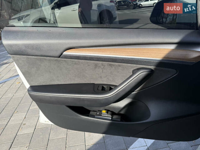 Білий Тесла Модель 3, об'ємом двигуна 0 л та пробігом 32 тис. км за 24000 $, фото 22 на Automoto.ua