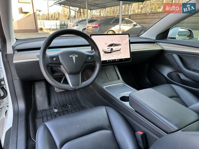 Белый Тесла Модель 3, объемом двигателя 0 л и пробегом 64 тыс. км за 20999 $, фото 5 на Automoto.ua