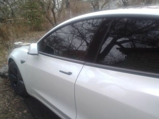 Белый Тесла Модель 3, объемом двигателя 0 л и пробегом 37 тыс. км за 21500 $, фото 5 на Automoto.ua