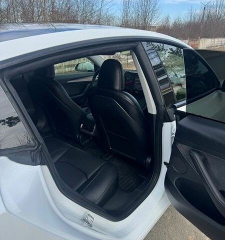 Білий Тесла Модель 3, об'ємом двигуна 0 л та пробігом 40 тис. км за 19999 $, фото 13 на Automoto.ua