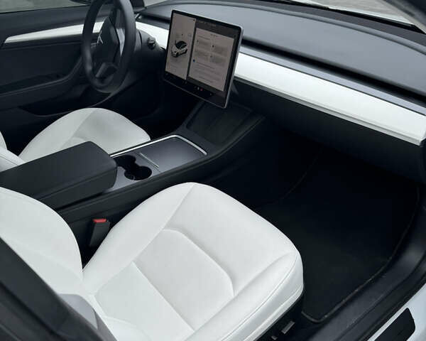 Белый Тесла Модель 3, объемом двигателя 0 л и пробегом 28 тыс. км за 28900 $, фото 11 на Automoto.ua