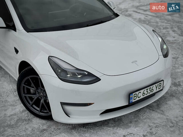 Белый Тесла Модель 3, объемом двигателя 0 л и пробегом 30 тыс. км за 23500 $, фото 18 на Automoto.ua