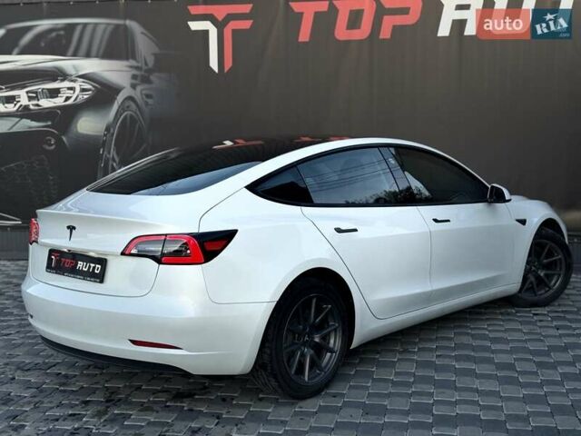 Білий Тесла Модель 3, об'ємом двигуна 0 л та пробігом 67 тис. км за 19999 $, фото 20 на Automoto.ua