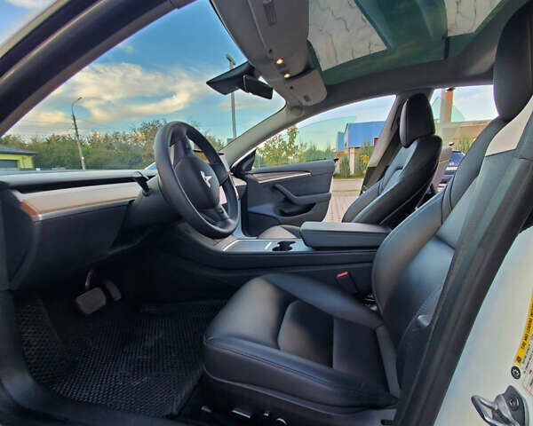Білий Тесла Модель 3, об'ємом двигуна 0 л та пробігом 20 тис. км за 22600 $, фото 14 на Automoto.ua