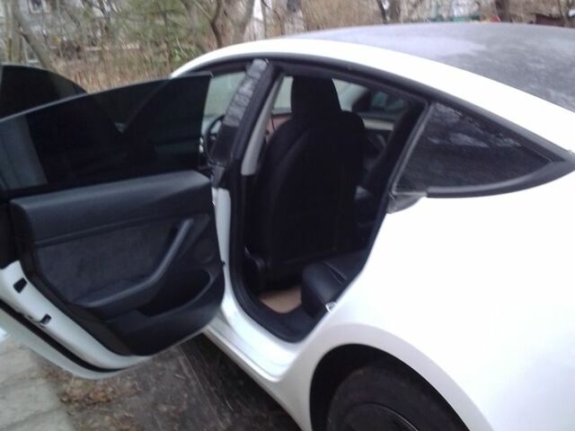 Белый Тесла Модель 3, объемом двигателя 0 л и пробегом 37 тыс. км за 21500 $, фото 6 на Automoto.ua