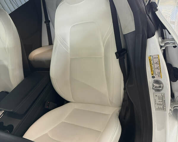 Белый Тесла Модель 3, объемом двигателя 0 л и пробегом 34 тыс. км за 24900 $, фото 15 на Automoto.ua