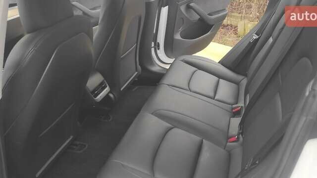 Белый Тесла Модель 3, объемом двигателя 0 л и пробегом 48 тыс. км за 20000 $, фото 6 на Automoto.ua