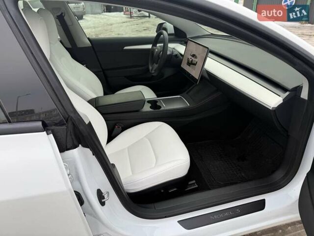 Білий Тесла Модель 3, об'ємом двигуна 0 л та пробігом 57 тис. км за 18800 $, фото 26 на Automoto.ua