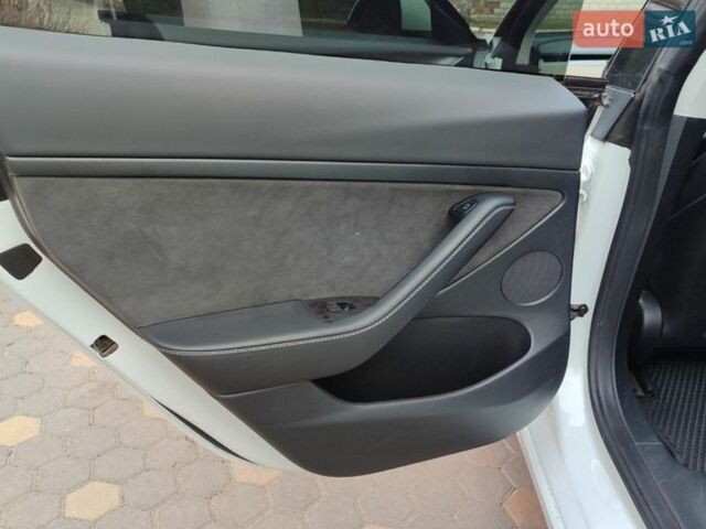 Белый Тесла Модель 3, объемом двигателя 0 л и пробегом 67 тыс. км за 19400 $, фото 15 на Automoto.ua