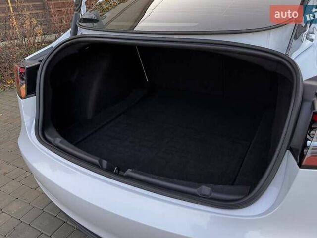 Белый Тесла Модель 3, объемом двигателя 0 л и пробегом 48 тыс. км за 23000 $, фото 40 на Automoto.ua