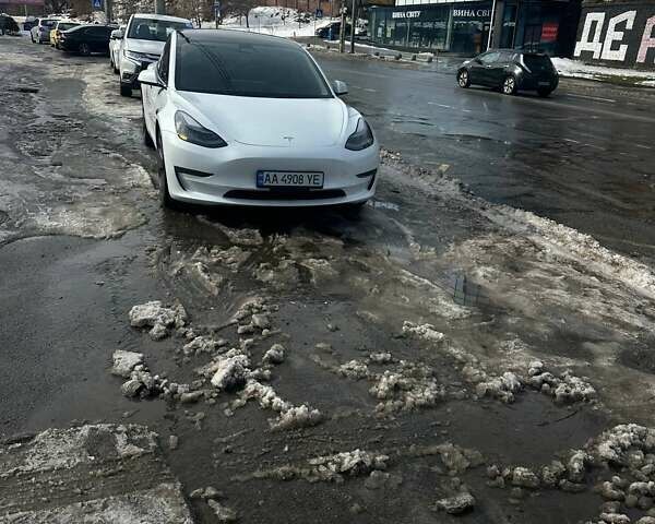 Білий Тесла Модель 3, об'ємом двигуна 0 л та пробігом 102 тис. км за 25500 $, фото 2 на Automoto.ua