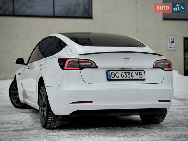 Белый Тесла Модель 3, объемом двигателя 0 л и пробегом 30 тыс. км за 23500 $, фото 10 на Automoto.ua