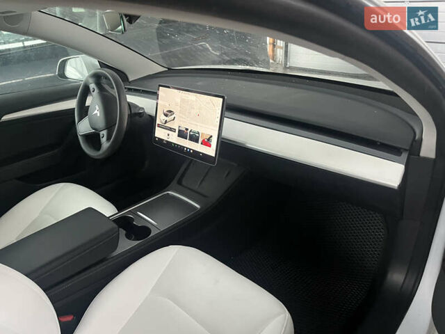 Белый Тесла Модель 3, объемом двигателя 0 л и пробегом 41 тыс. км за 22000 $, фото 1 на Automoto.ua