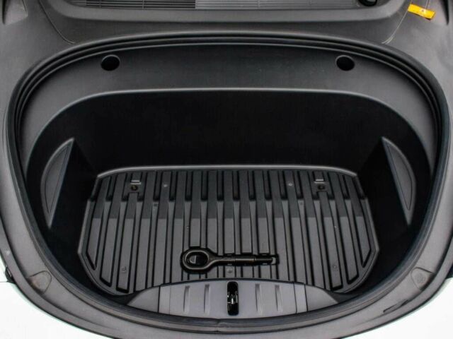 Белый Тесла Модель 3, объемом двигателя 0 л и пробегом 23 тыс. км за 16000 $, фото 19 на Automoto.ua