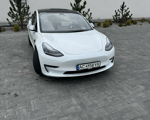 Белый Тесла Модель 3, объемом двигателя 0 л и пробегом 28 тыс. км за 28900 $, фото 2 на Automoto.ua
